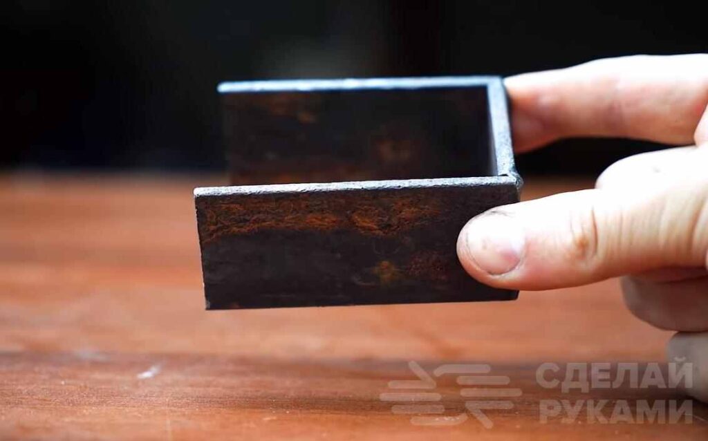 Приспособление для фиксации груза в прицепе Приспособление для фиксации груза в прицепе