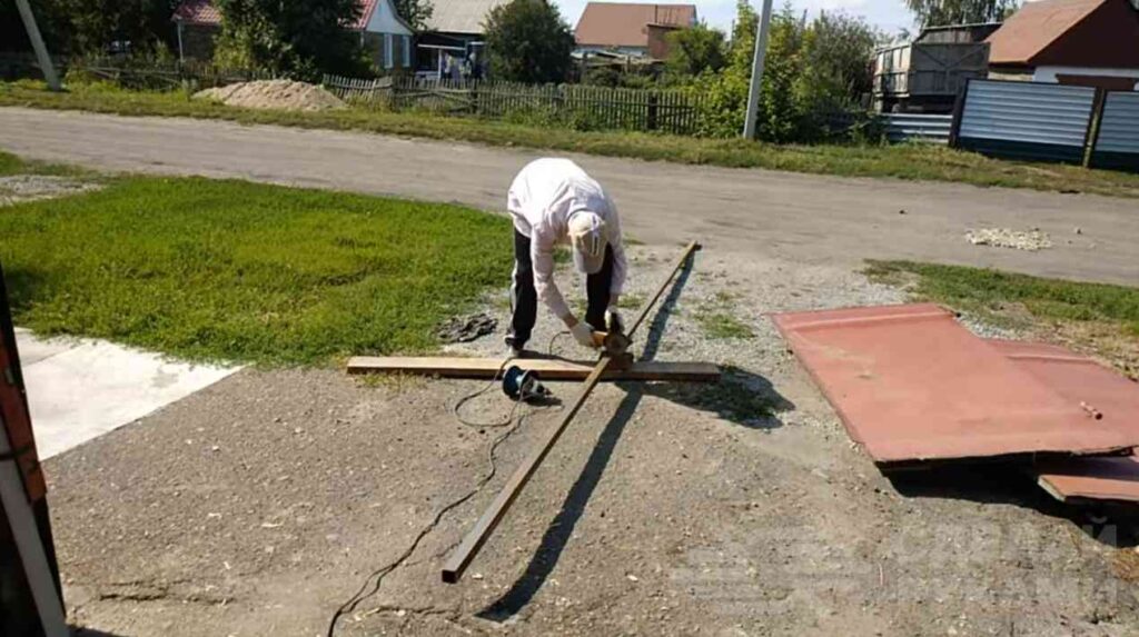 Как сделать секционные ворота для гаража: обычные и с пультом ДУ Как сделать секционные ворота для гаража: обычные и с пультом ДУ