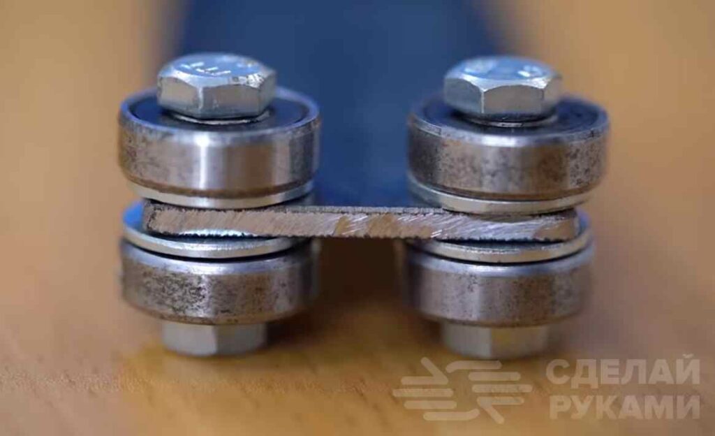 Самодельная направляющая с роликами для откатной двери Самодельная направляющая с роликами для откатной двери