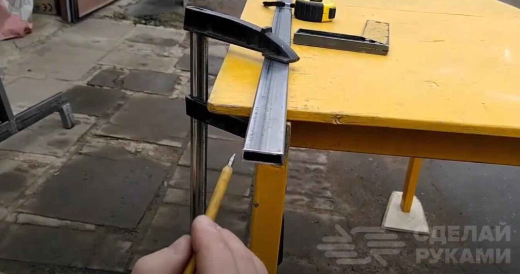 Как заглушить торец профтрубы без сварки Как заглушить торец профтрубы без сварки