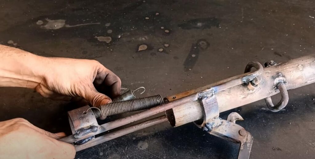 Самодельный автоматический держатель для спиннинга Самодельный автоматический держатель для спиннинга