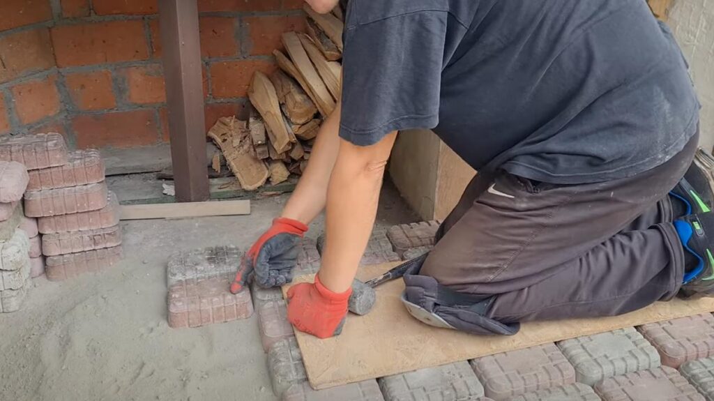Укладка тротуарной плитки своими руками: 5 советов Укладка тротуарной плитки своими руками: 5 советов