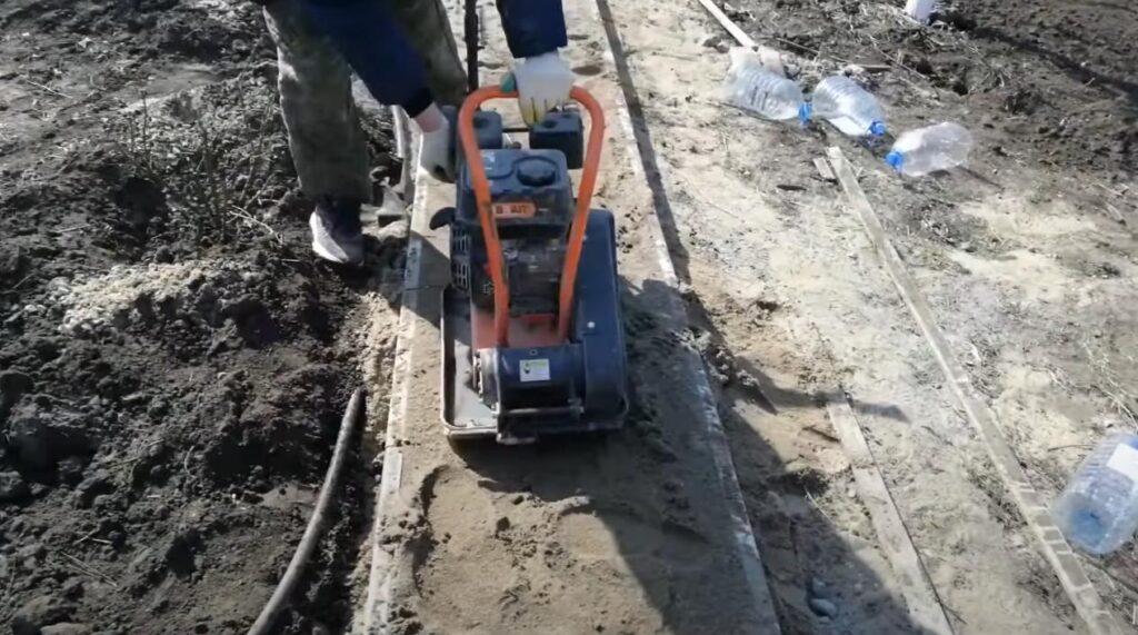 Укладка тротуарной плитки своими руками: 5 советов Укладка тротуарной плитки своими руками: 5 советов