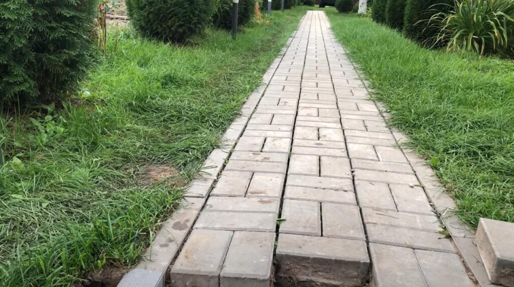 Укладка тротуарной плитки своими руками: 5 советов Укладка тротуарной плитки своими руками: 5 советов