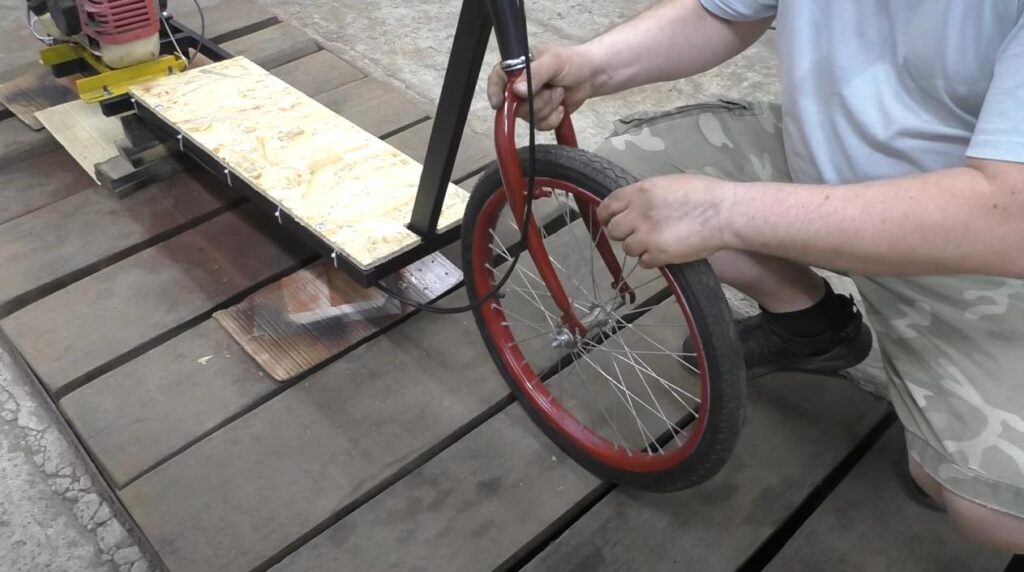 7 интересных идей по изготовлению мопедов и самокатов с двигателями 7 интересных идей по изготовлению мопедов и самокатов с двигателями