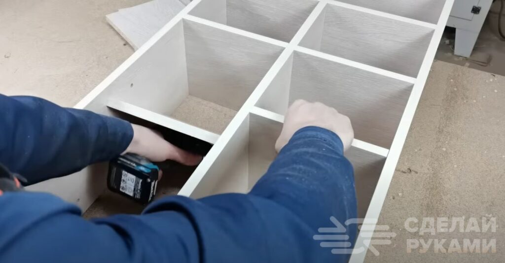 Как установить две полки на одном уровне без видимого крепежа Как установить две полки на одном уровне без видимого крепежа