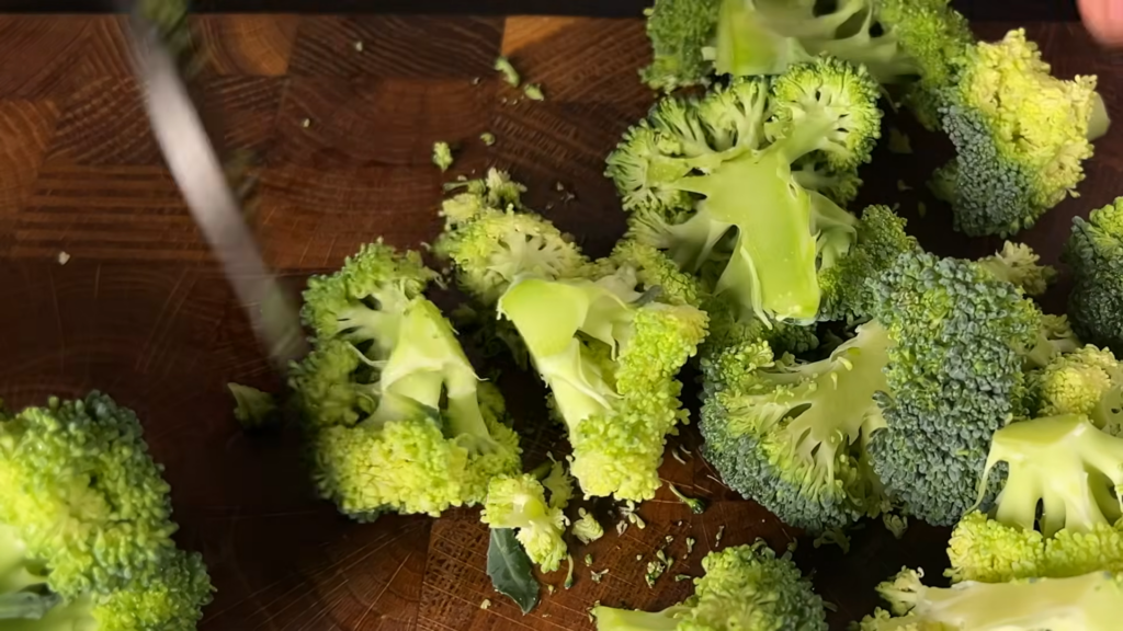 Брокколи с овощами и грибами - полезный рецепт